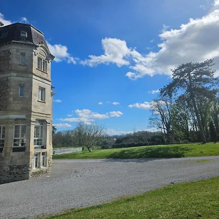 Magnifique Lumineux Dans Chateau Avec Piscine